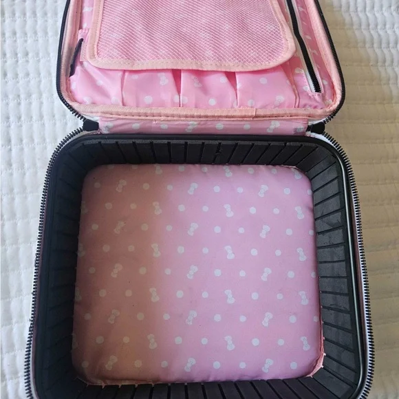 Hello Kitty Cosmetic Bag - Picture 5 of 5